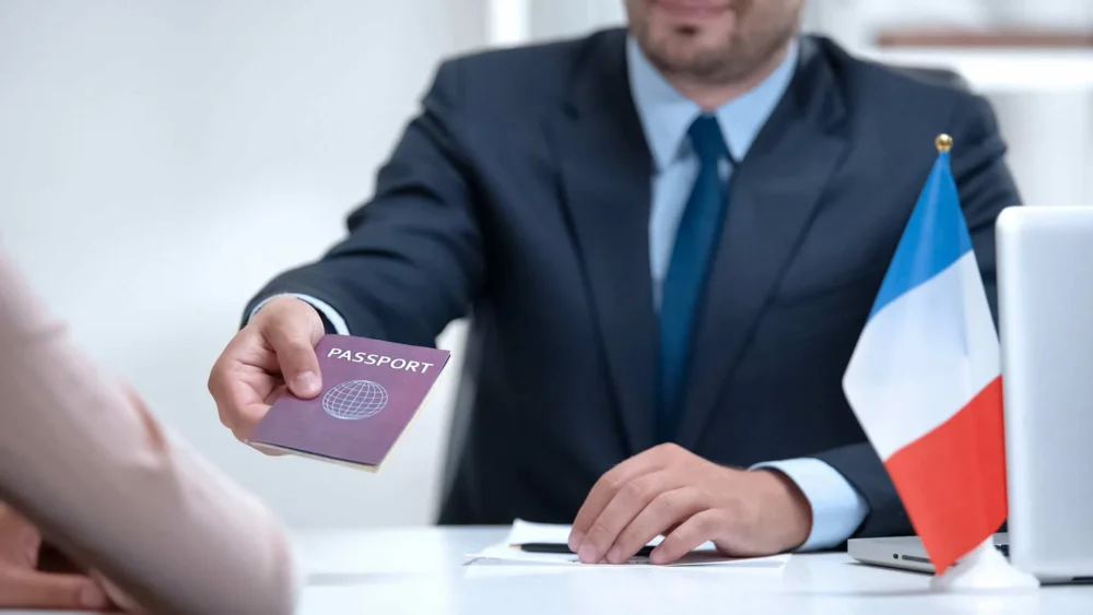 مهاجرت کاری به پاریس